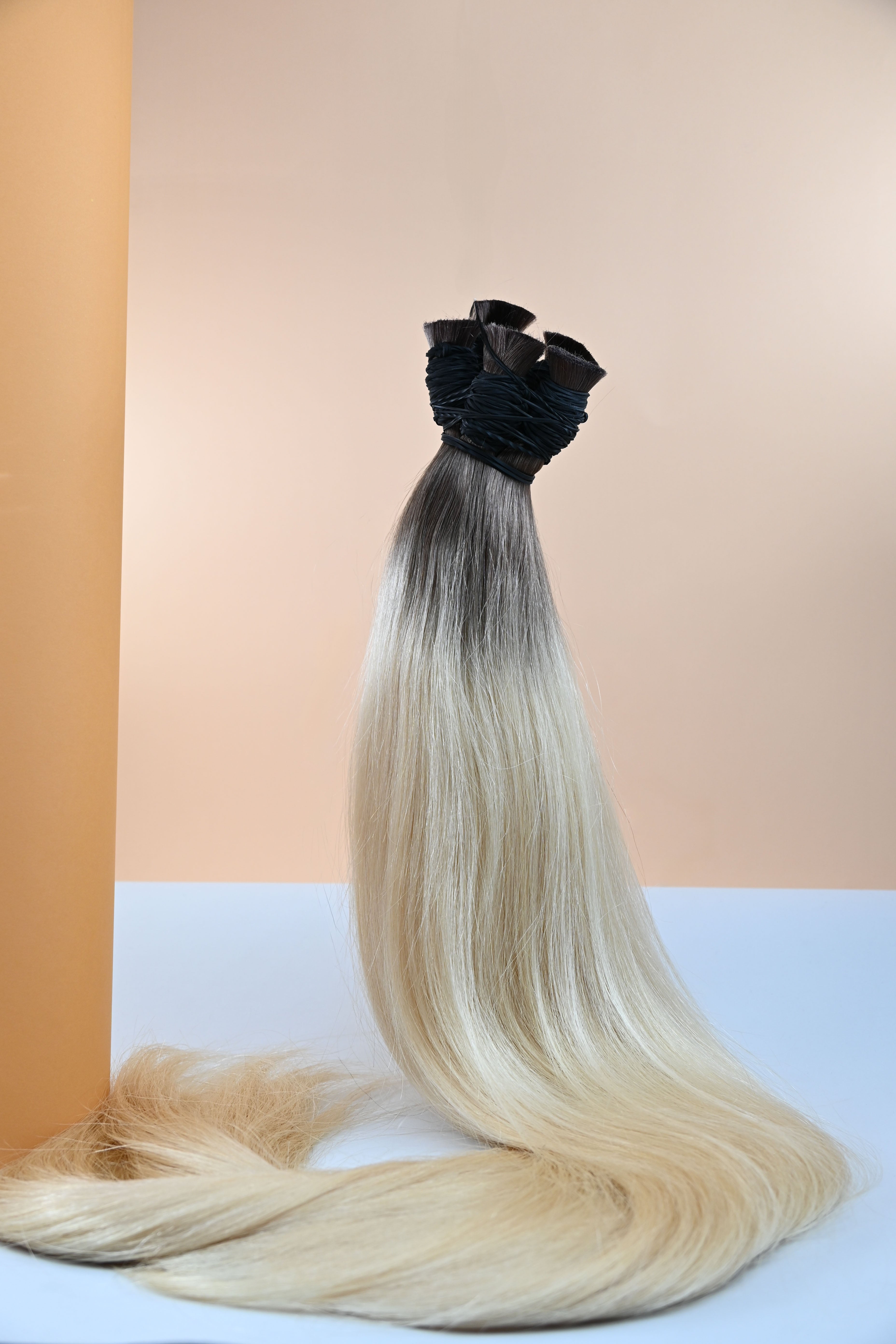 Dipten Uca Dolu İnsan Saçı – Omreli Sarı | 80 cm